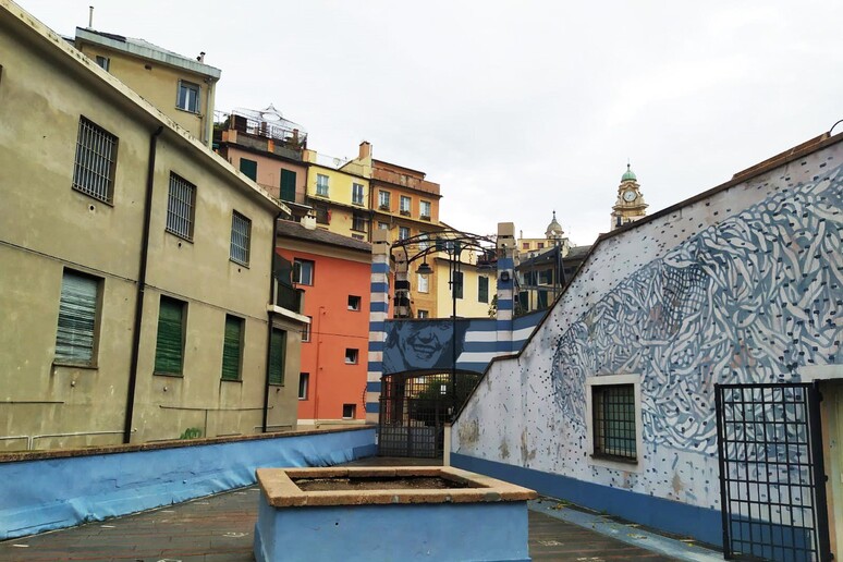 Nel centro storico di Genova un murales per De André - RIPRODUZIONE RISERVATA