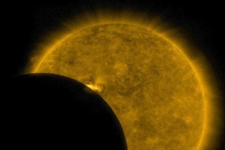 La strana eclissi di Sole catturata dall’Osservatorio Sdo (fonte: Sdo/Nasa) - RIPRODUZIONE RISERVATA