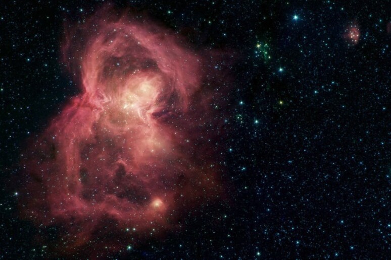 Una nebulosa, culla di stelle, dalla curiosa forma di farfalla, è stata immortalata dal telescopio spaziale Spitzer della Nasa (fonte: NASA/JPL-Caltech) - RIPRODUZIONE RISERVATA