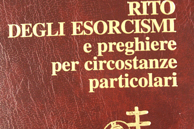 Un testo di esorcismo in una foto di archivio - RIPRODUZIONE RISERVATA