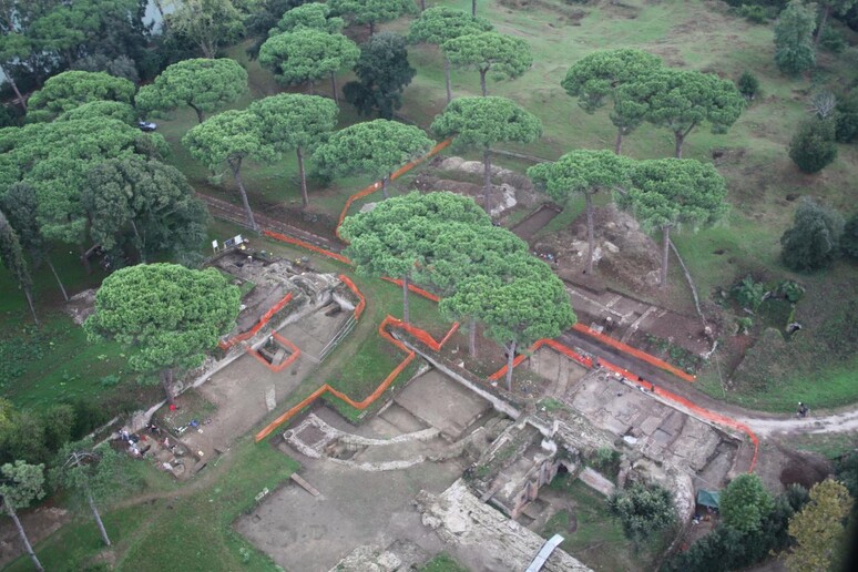 Lo dimostrano le analisi condotte sui resti umani, animali e vegetali ritrovati nel sito dell 'antico Portus Romae dagli archeologi dell 'Università di Cambridge - RIPRODUZIONE RISERVATA