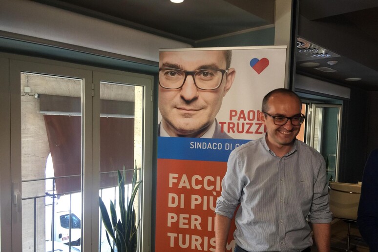 Truzzu (c.destra) sindaco di Cagliari - RIPRODUZIONE RISERVATA