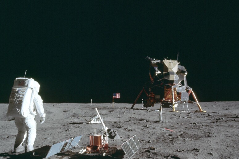 Lo sbarco sulla Luna (fonte: NASA) © ANSA/AP