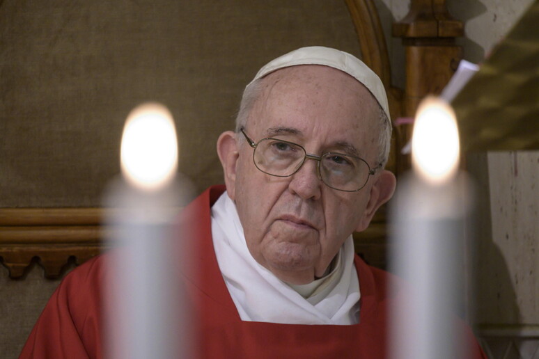 Nizza: Papa vicino alla comunit�, prega per le vittime © ANSA/EPA