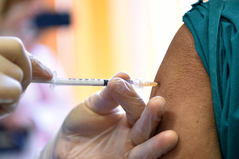 Vaccinazioni anti covid 19 - RIPRODUZIONE RISERVATA