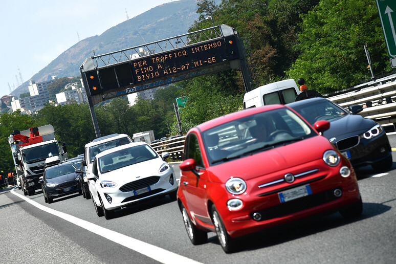 Autostrade, code nodo autostradale genovese A7-A10 direzione Livorno - RIPRODUZIONE RISERVATA