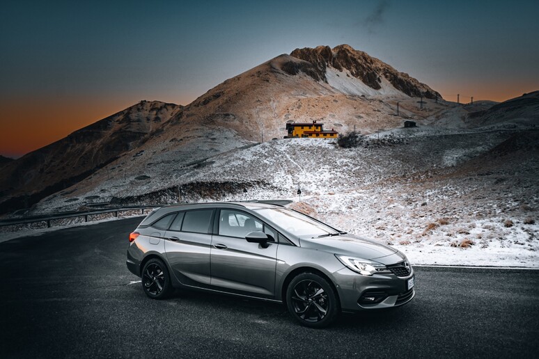 Opel Astra Sports Tourer, consumi record e potenza al top - RIPRODUZIONE RISERVATA