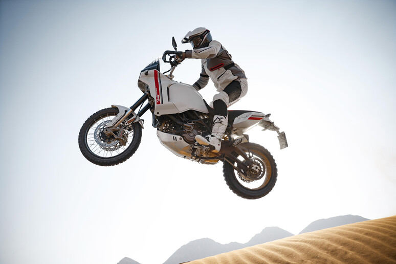 A Dubai Ducati entra nel mondo off-road con DesertX © ANSA/Ducati