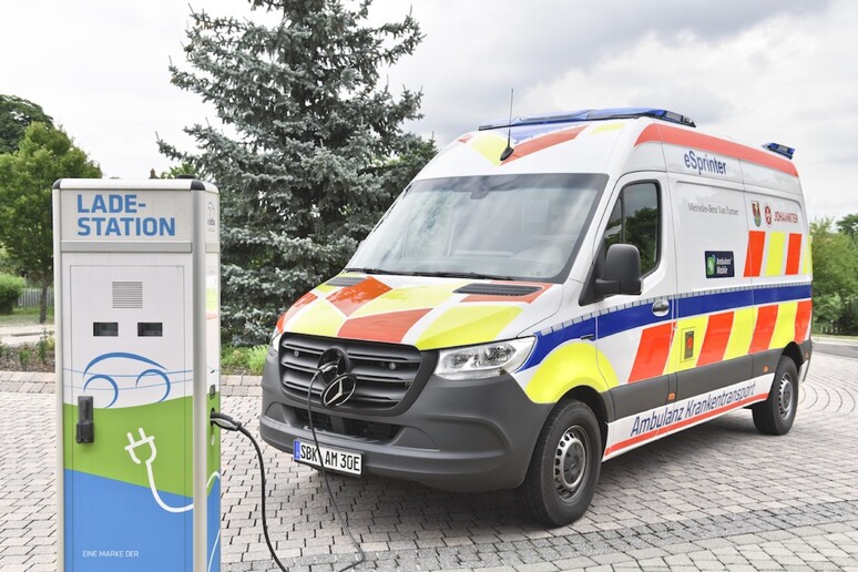 Da Mercedes-Benz ambulanza a zero emissioni - RIPRODUZIONE RISERVATA