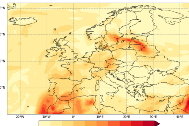 Mappa del trasporto atmosferico della sabbia dal Sahara sull 'Europa, ottenuta dai satelliti del sistema europeo Copernicus (fonte: Copernicus Atmosphere Monitoring Service/ECMWF) - RIPRODUZIONE RISERVATA