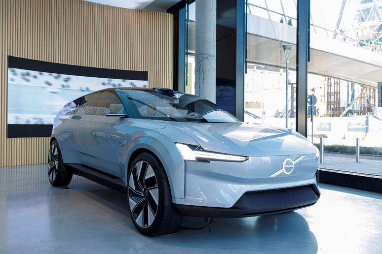 Volvo Concept Recharge racconta il futuro già oggi - RIPRODUZIONE RISERVATA
