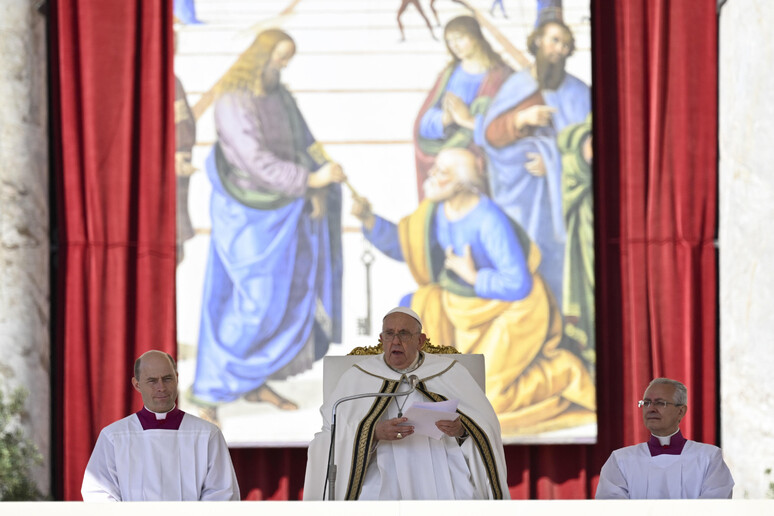 Il Papa in piazza per il Concistoro, crea 21 nuovi cardinali
