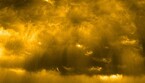 Il polo Sud del Sole visto dallo strumento EUI a bordo di Solar Orbiter quattro giorni dopo il passaggio ravvicinato (fonte: ESA & NASA/Solar Orbiter/EUI Team) (ANSA)
