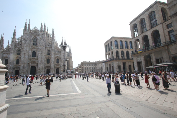 Turisti Milano: coda record per entrare in Duomo © ANSA