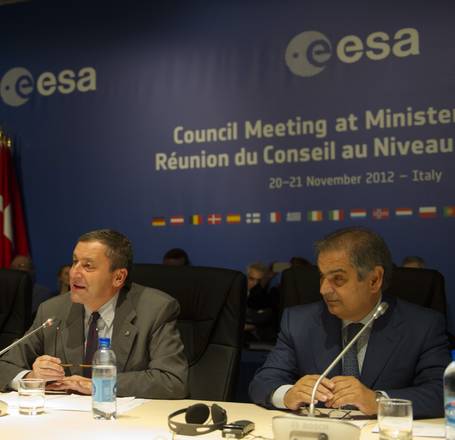 Da sinistra: il ministro Francesco Profumo e il presidente dell'Asi Enrico Saggese (fonte: ESA–S. Corvaja, 2012)