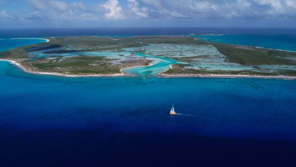 Nave crociera per Miami va alle Bahamas per evitare sequestro