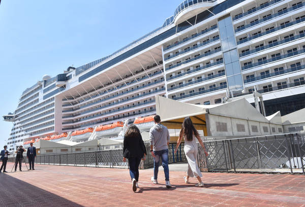 A Genova nave crociera con 150 turisti Covid-positivi