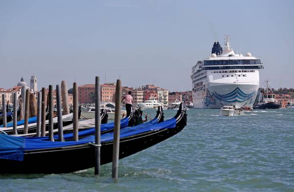 Venezia: una nave da crociera