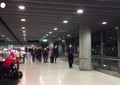 Le immagini di Novak Djokovic all'aeroporto di Melbourne