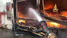 Incendio in un deposito nel Napoletano: alta colonna di fumo nero(ANSA)
