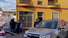 Lite in condominio, anziano ucciso nel Cagliaritano: i rilievi della polizia scientifica(ANSA)