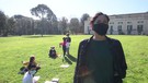 Napoli, giovanissimi studenti fanno lezione al parco(ANSA)