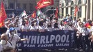 Whirlpool: 200 operai occupano i binari, poi bloccano il traffico nel centro di Napoli(ANSA)