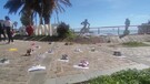 Naufragio migranti, scarpette e peluche a Crotone per ricordare i bimbi morti in mare (ANSA)