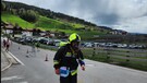 Pompiere corre una gara podistica con le bombole (ANSA)