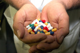 Parlamento Ue, i farmaci siano più accessibili ed economici (ANSA)