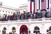 Washington, Lady Gaga canta l'inno americano all'inaugurazione della presidenza Biden