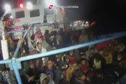 Lampedusa, il soccorso del barcone con 280 migranti. In 7 sono morti di freddo