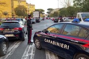 Roma, uomo ucciso a colpi d'arma da fuoco mentre usciva dalla sua abitazione