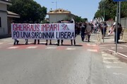 Esercitazioni Nato in Sardegna, centinaia in piazza per protesta