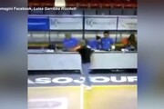 Basket, l'allenatore da' uno schiaffo a una giocatrice 17enne per un tiro sbagliato