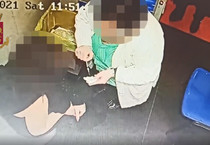 Un fermo immagine mostra un momento dell'operazione che ha portato all'arresto di una infermiera dell'hub vaccinale Fiera del Mediterraneo (ANSA)