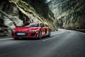 Audi R8 V10 performance RWD, vera supercar dal DNA racing (ANSA)