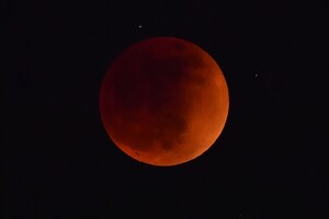 Appuntamento con l'eclissi, nella notte la Superluna rossa (ANSA)