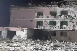 Ucraina, missili russi colpiscono un condominio a Odessa (ANSA)