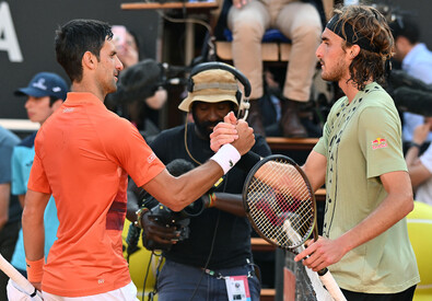 Novak Djokovic (s) e Stefanos Tsitsipas (ANSA)