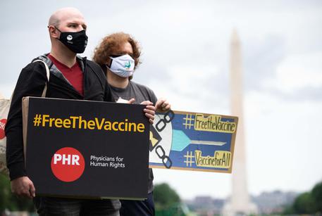 Manifestazioni in Usa sulla sospensione dei brevetti dei vaccini © AFP