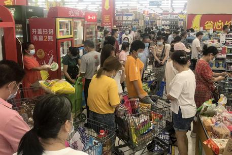 Un supermercato a Wuhan © AFP