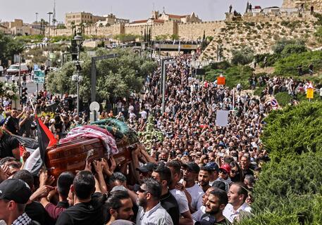 Gerusalemme: funerali reporter Al Jazeera,polizia in allerta © AFP