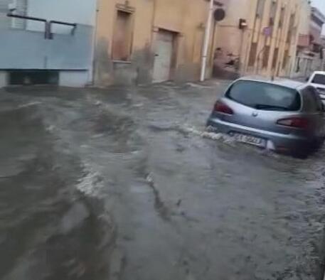 Maltempo: nubifragio su Cagliari, strade come fiumi e disagi © ANSA