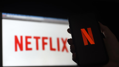Rallenta crescita abbonati, tonfo Netflix a Wall Street (ANSA)