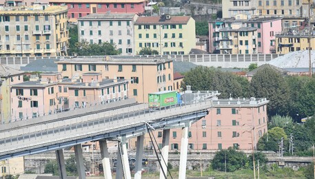 Il ponte Morandi (ANSA)
