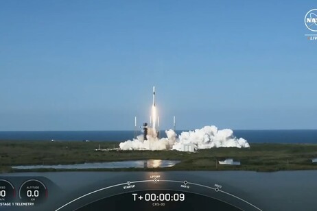 Il lancio del cargo Dragon2 con rifornimenti per la Stazione Spaziale. Fonte: NASA/SpaceX)