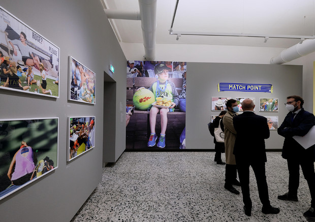 Alcune opere in esposizione in occasione della Mostra Martin Parr we love sports © ANSA