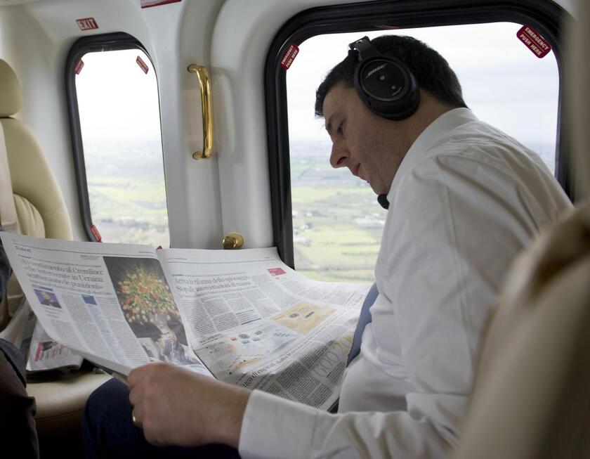 Renzi boards a helicopter after visiting a southern school - ALL RIGHTS RESERVED