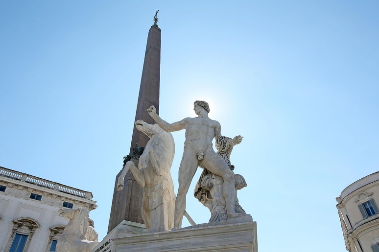 Terminato restauro Fontana Dioscuri in piazza del Quirinale - RIPRODUZIONE RISERVATA